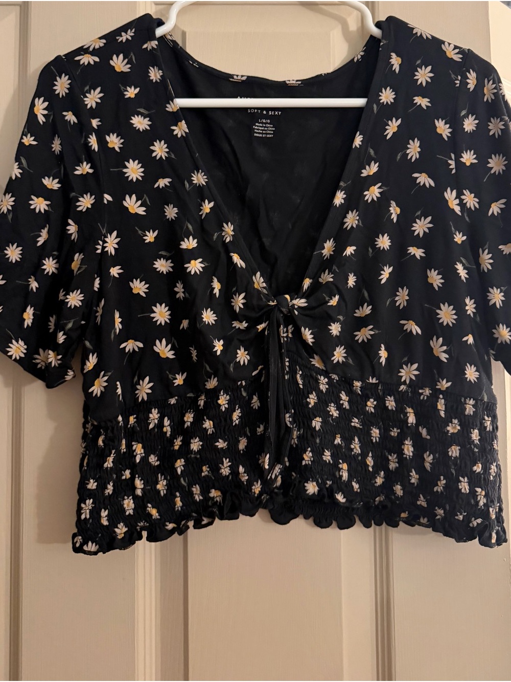 American Eagle Outfitters Black Daisy Tie-Front Crop Top